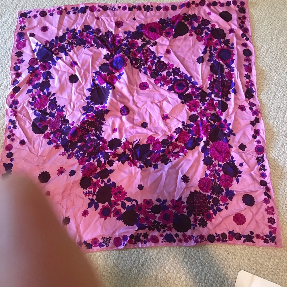 Richard Allan vintage scarf 29x29 made and bought in London has been in trunk